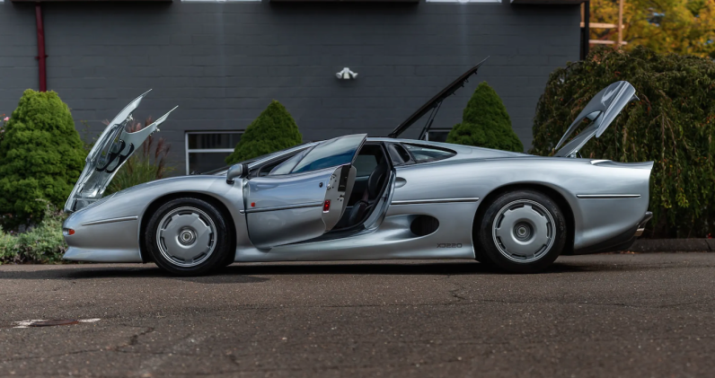 1993 Jaguar XJ220